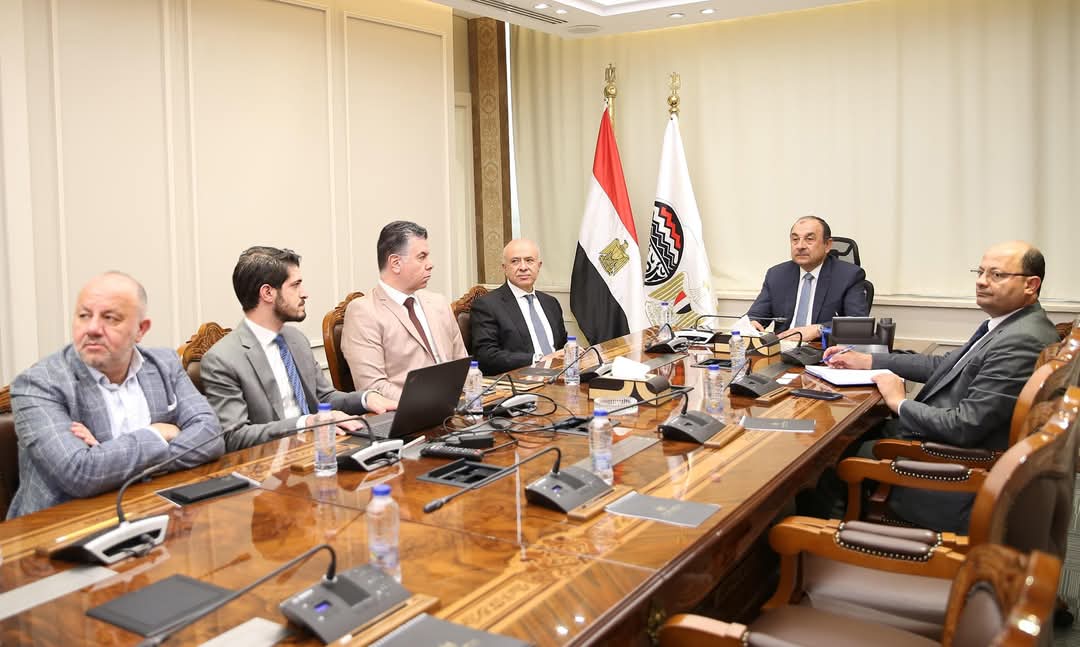 وزير قطاع الأعمال يبحث مع وفد "باور إنترناشيونال القابضة"الشراكة الإستثمارية