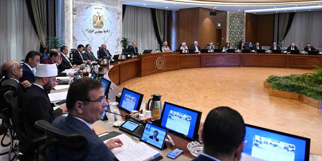 وزير قطاع الأعمال  يستعرض الموقف التنفيذى لمشروع تطوير شركات الغزل والنسيج