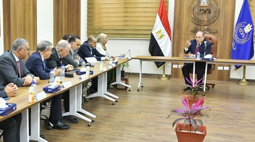 الغمراوى يبحث مع ممثلى شركات توزيع الأدوية آليات ضبط السوق