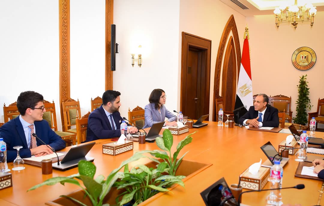 وزير الخارجية يلتقى مجموعة من طلاب كبرى الجامعات البريطانية