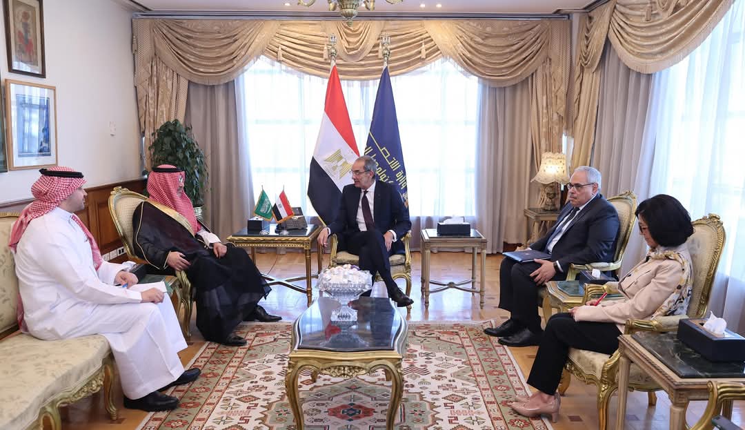 وزير الاتصالات يبحث مع سفير السعودية فتح آفاق جديدة للتعاون