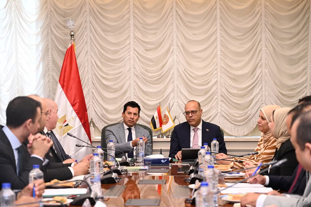 وزيرا العمل والشباب يبحثان التعاون فى مجالات التوظيف والتدريب المهنى