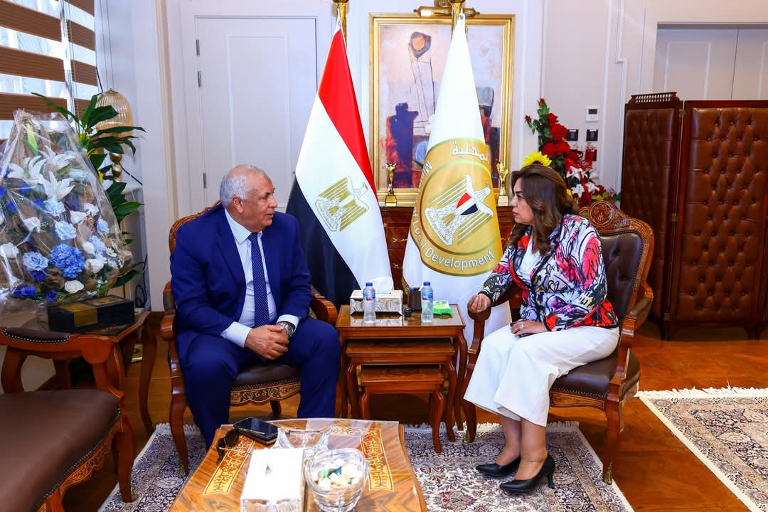 وزيرة التنمية المحلية تتابع مع الزملوط الموقف التنفيذى للمشروعات التنموية والخدمية