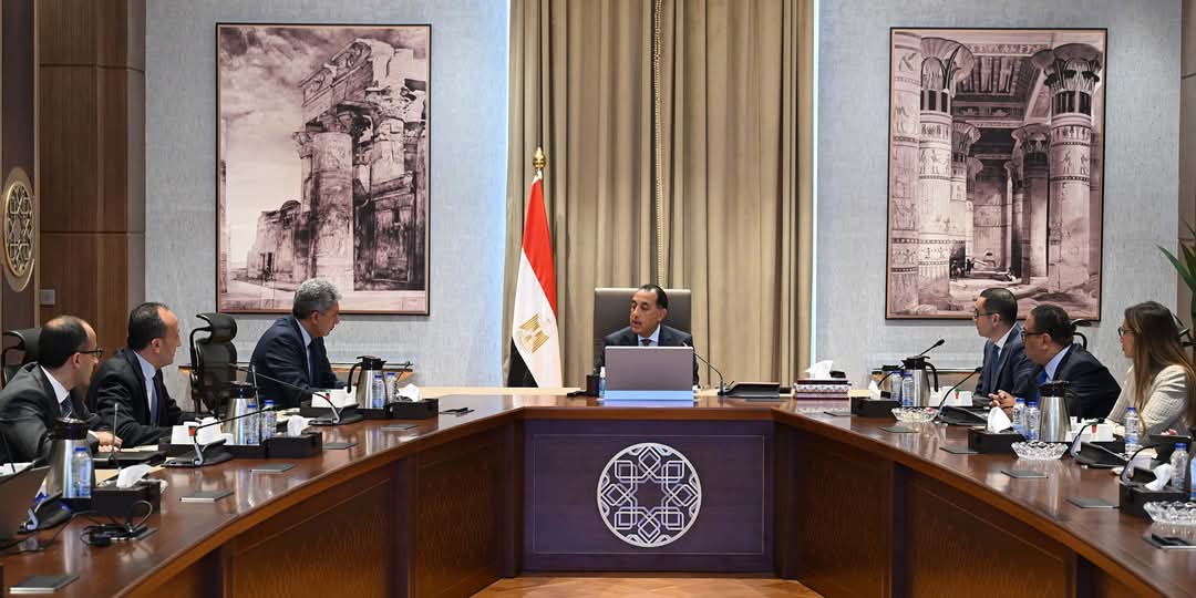 رئيس الوزراء يستعرض الفرص الاستثمارية بقطاعى السياحة والآثار