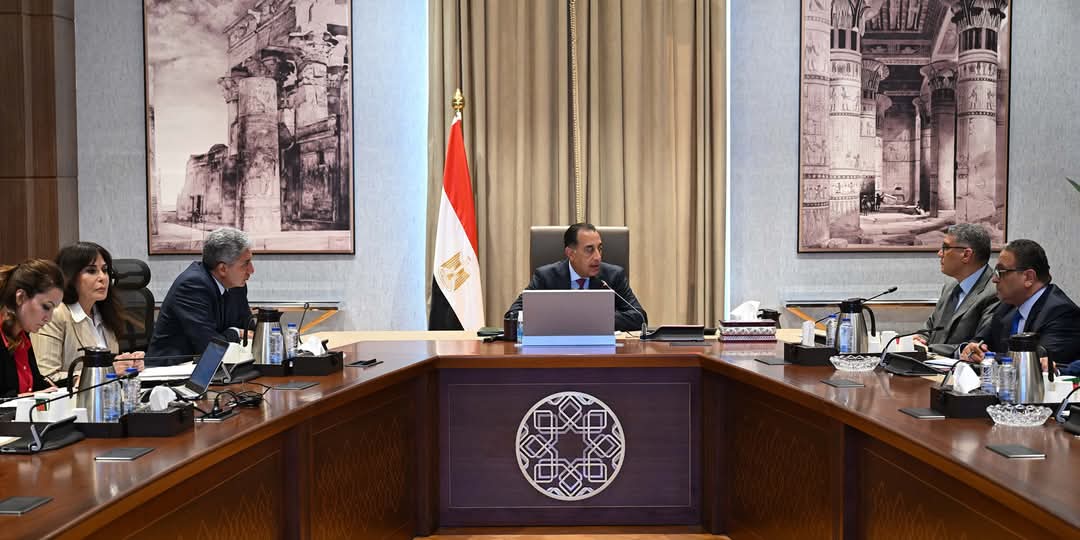 مدبولى يتابع التشغيل التجريبى لمشروع تطوير منظومة زيارة أهرامات الجيزة