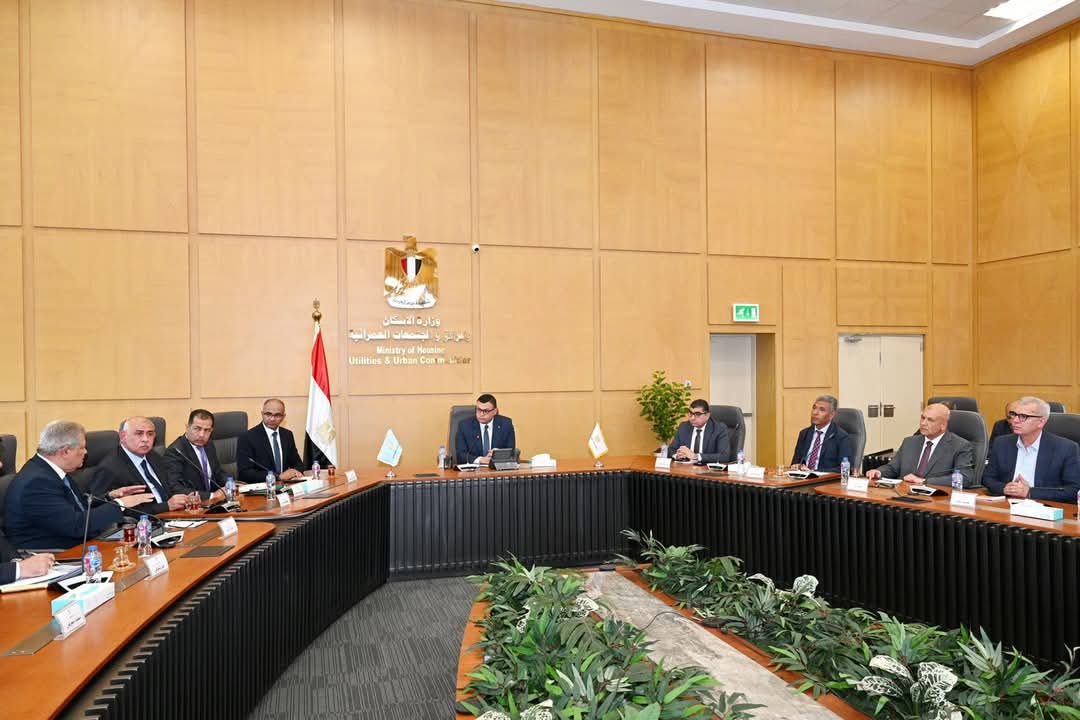 وزير الإسكان يتابع موقف مشروعات المرافق على مستوى الجمهورية