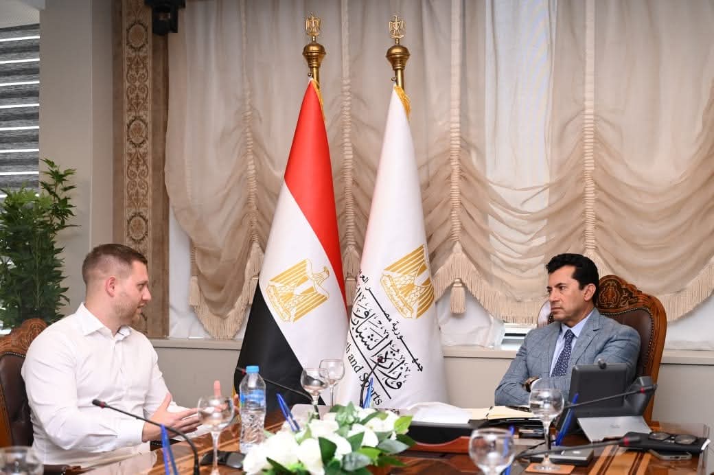 وزير الشباب يبحث مع مسؤولى شركة ألمانية تسويق المعسكرات الرياضية بشرم الشيخ