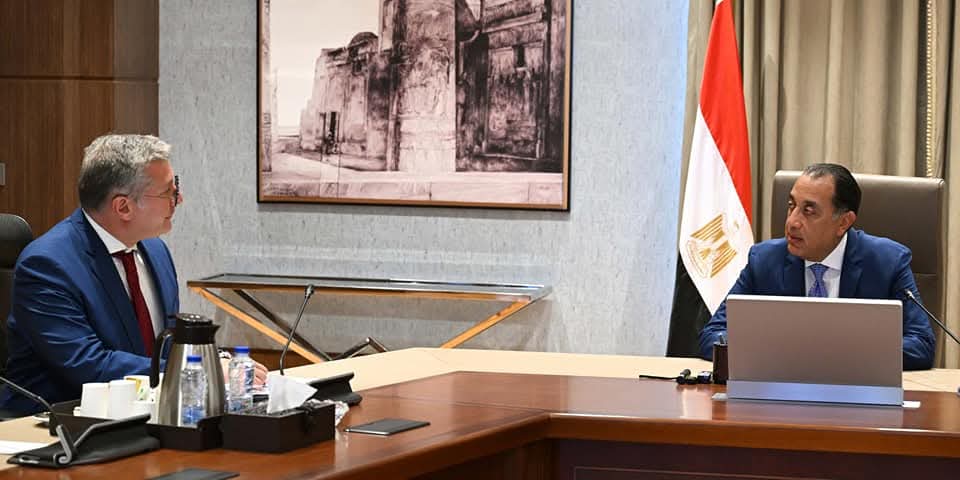 رئيس الوزراء يناقش خطة العمل لإجراء التعداد العام للسكان والإسكان والمنشآت 2027 