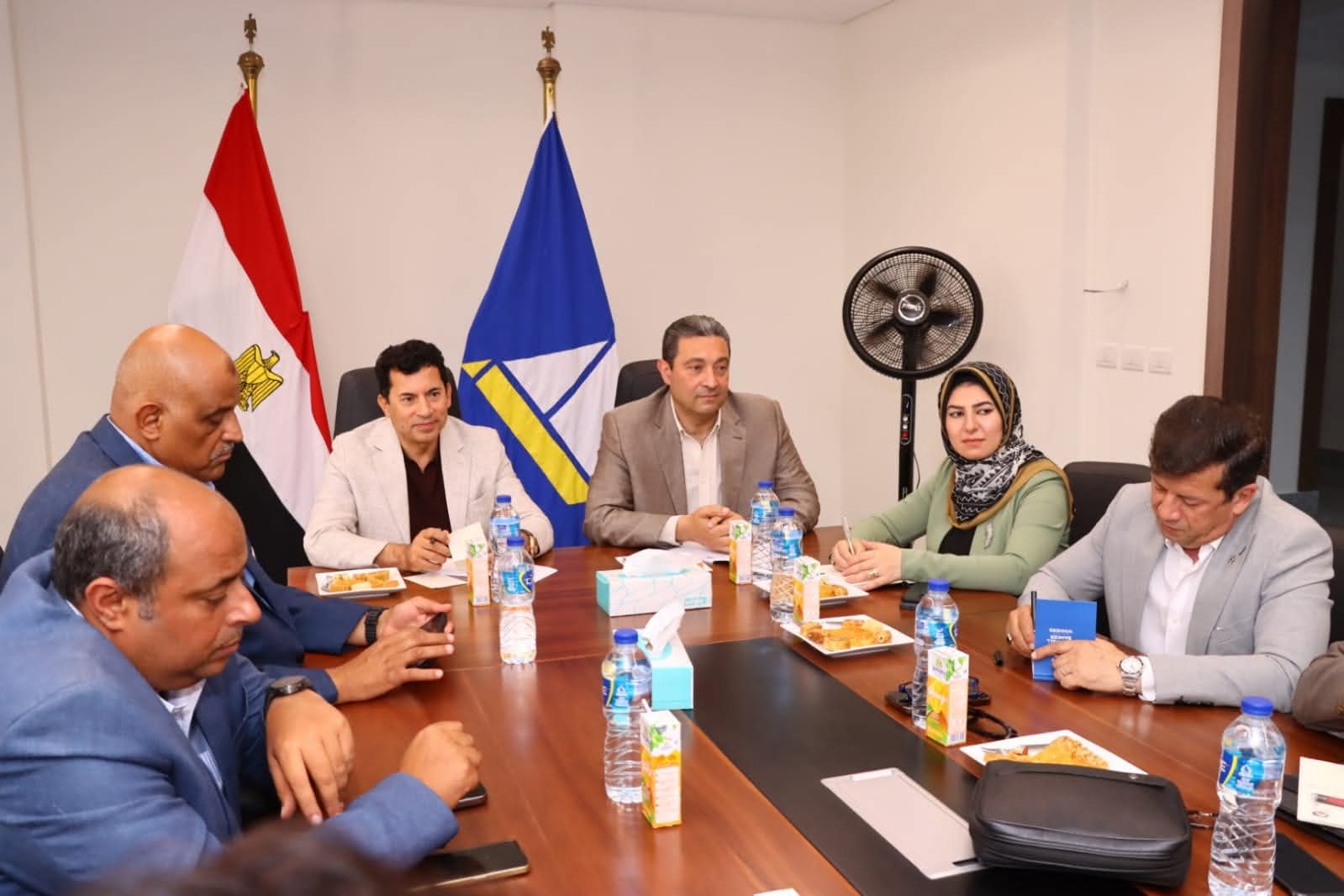 وزير الشباب ومحافظ دمياط يجتمعان مع أعضاء مجلسى  النواب والشيوخ