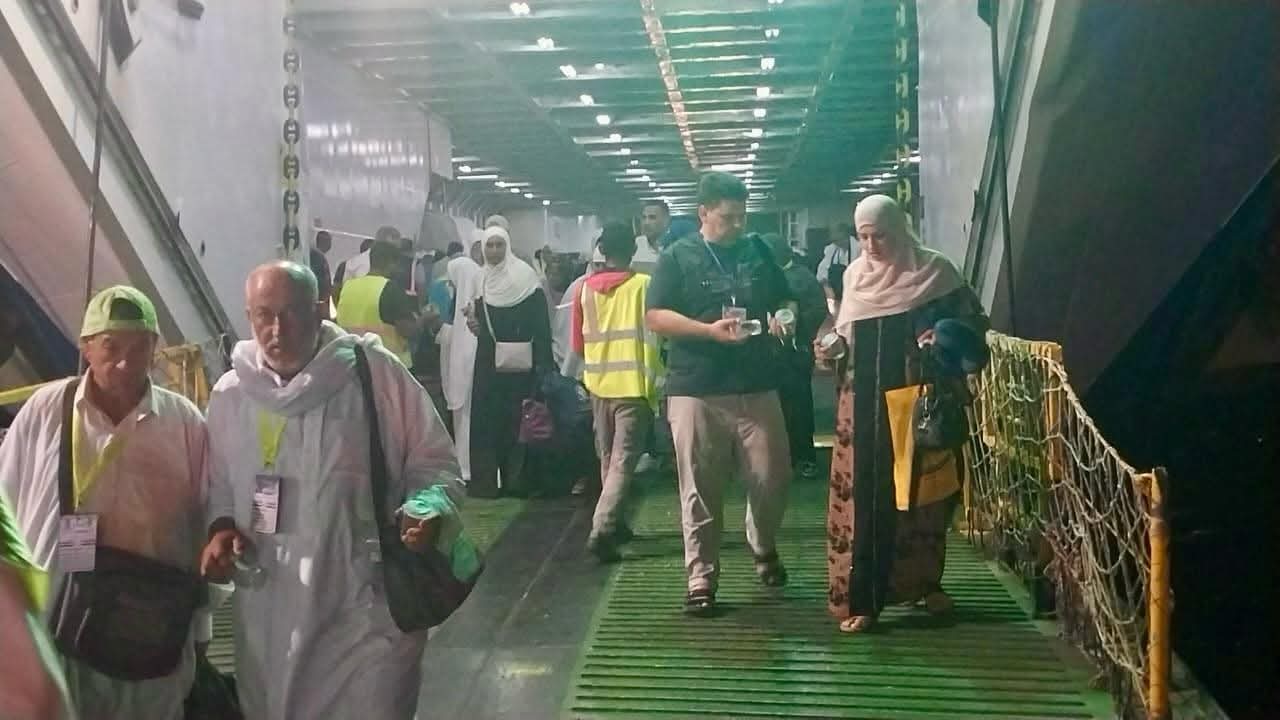وصول 108 حافلات تقل 4100 حاج سياحى