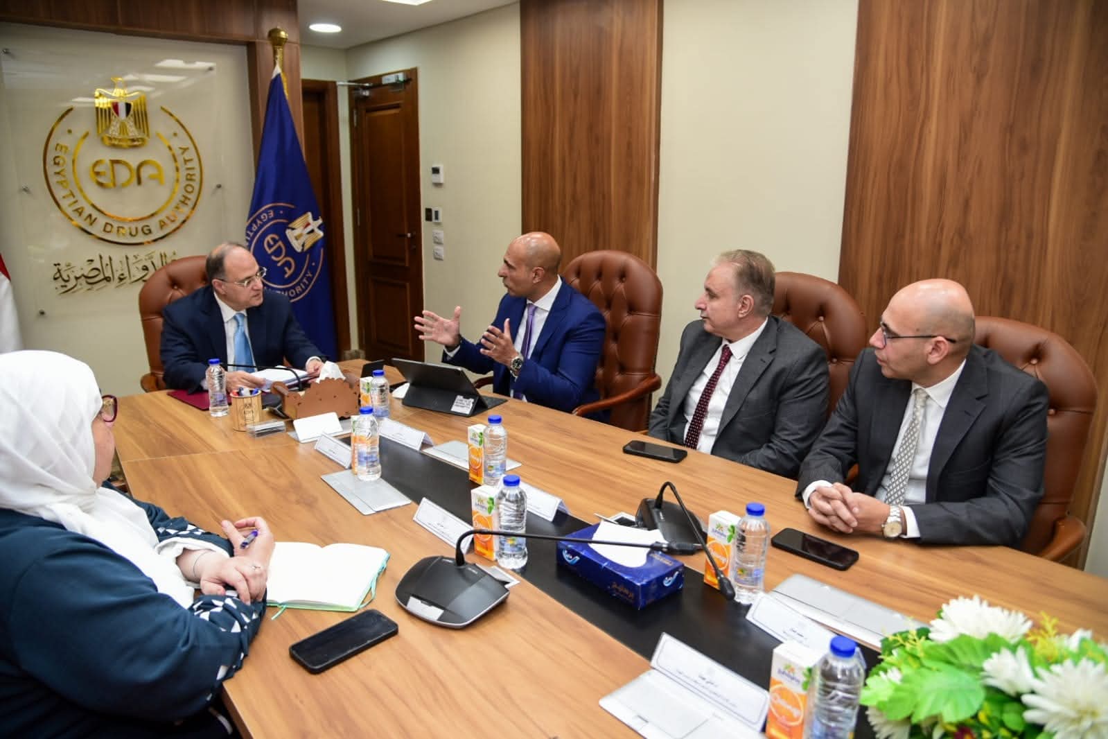 رئيس هيئة الدواء يبحث مع شركة استرازينيكا تعزيز التعاون 