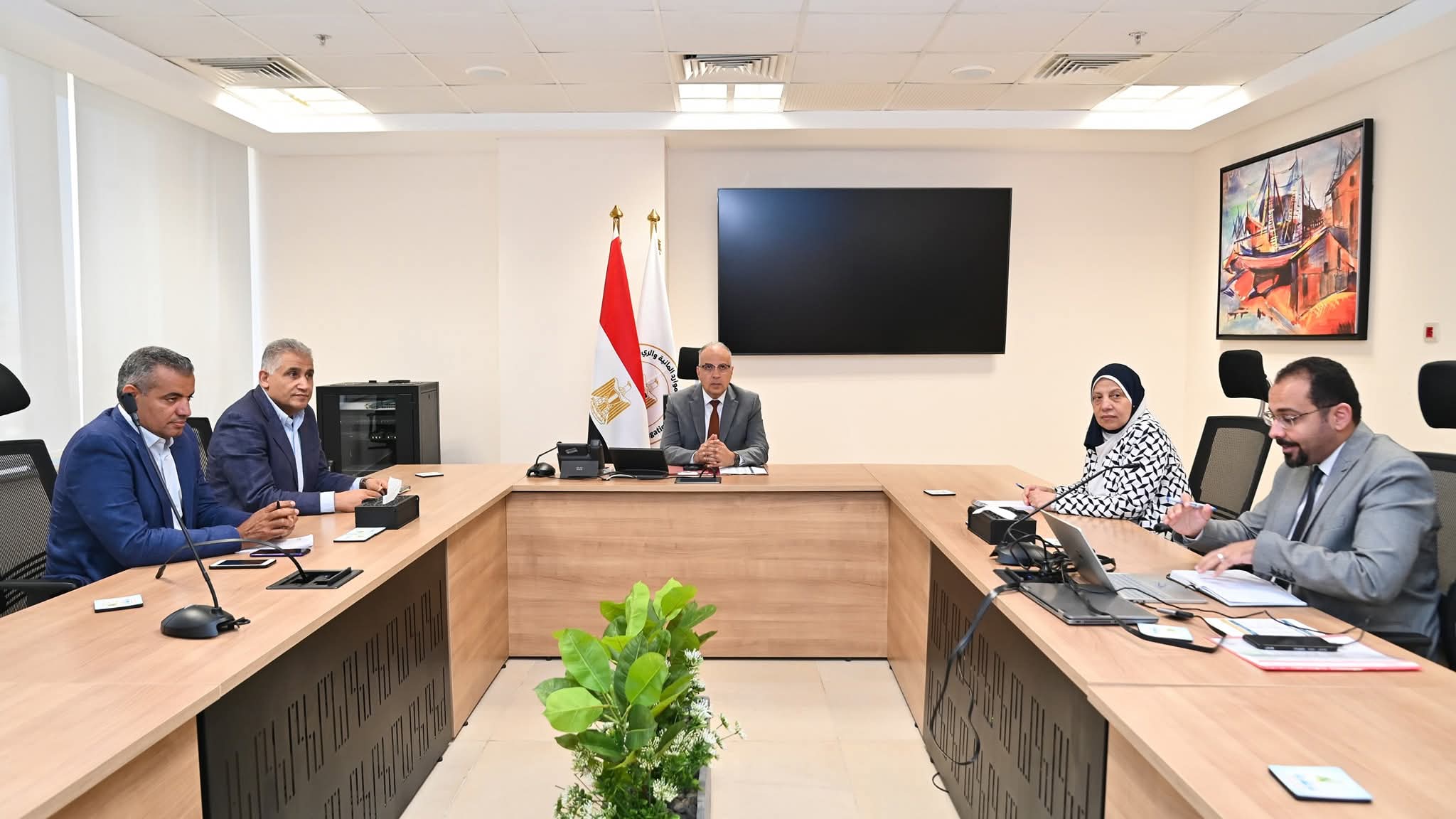 وزير الري يتابع توفير الاحتياجات المائية لمحطات مياه الشرب 