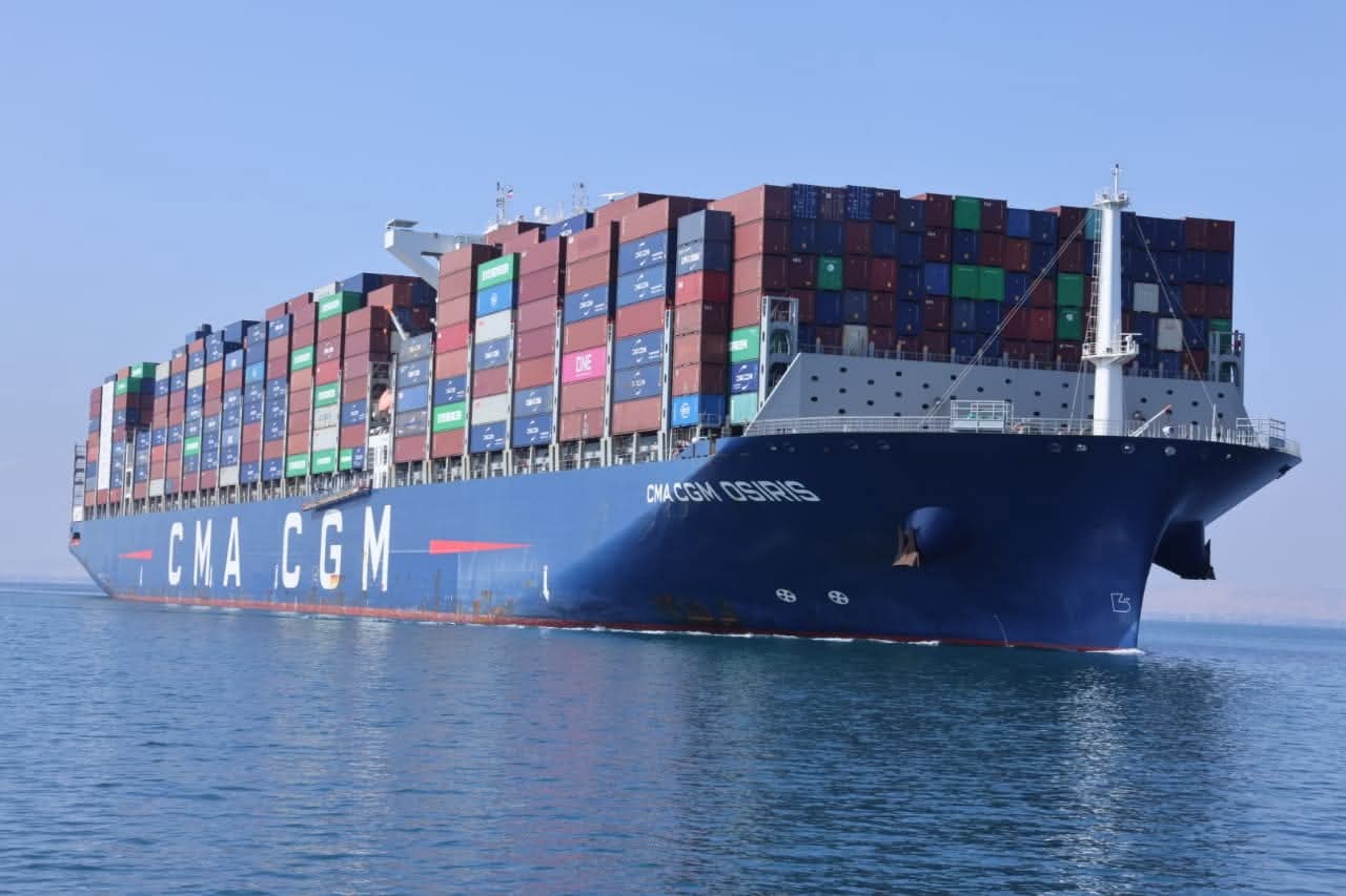 عبور سفينة الحاويات "CMA CGM OSIRIS"..من قناة السويس