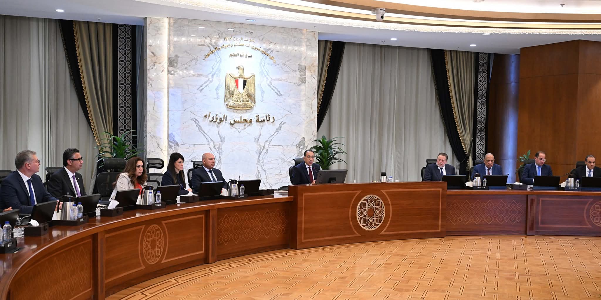 رئيس الوزراء يترأس الاجتماع الأول لـ"لجنة الأزمات"