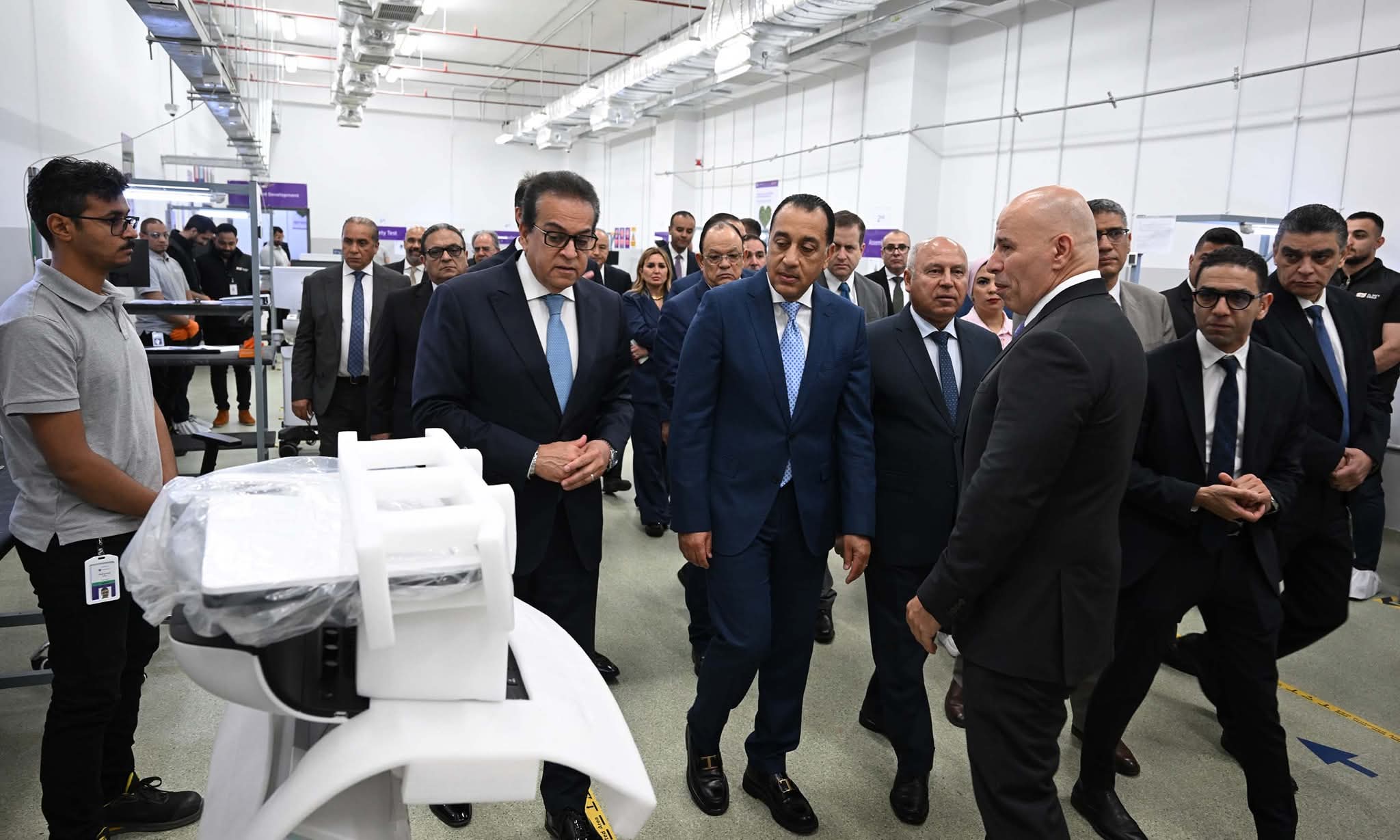 رئيس الوزراء يتفقد مش إنشاء أول مصنع  بمصر والشرق الأوسط لإنتاج أجهزة السونار والرنين المغناطيسى