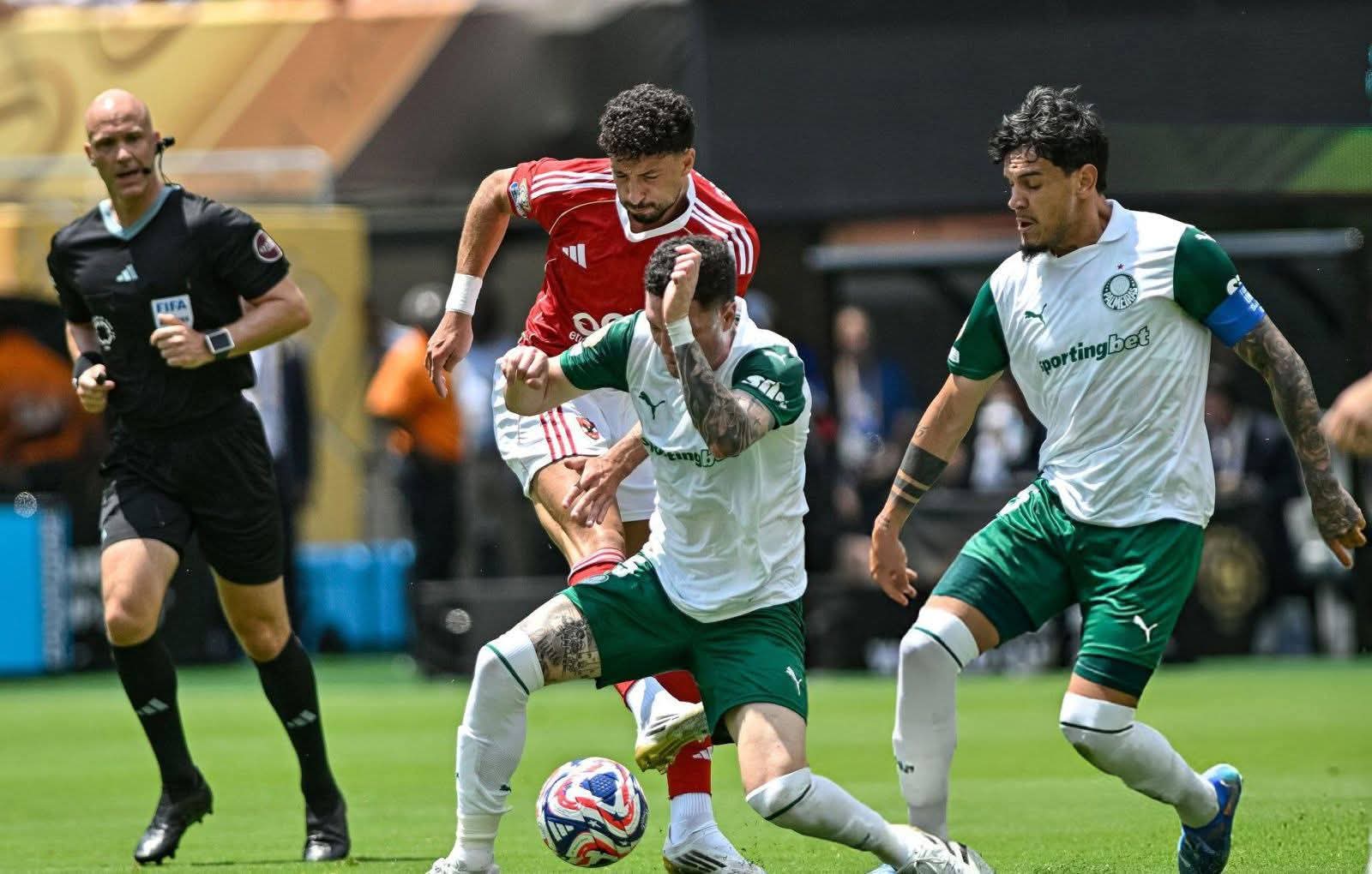 شوط أول سلبى بين الأهلى وبالميراس البرازيلى