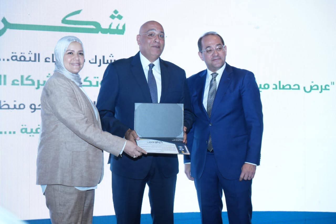 وزير المالية يكرم عدداً من الممولين المتميزين والداعمين للمسار الضريبي المحفز