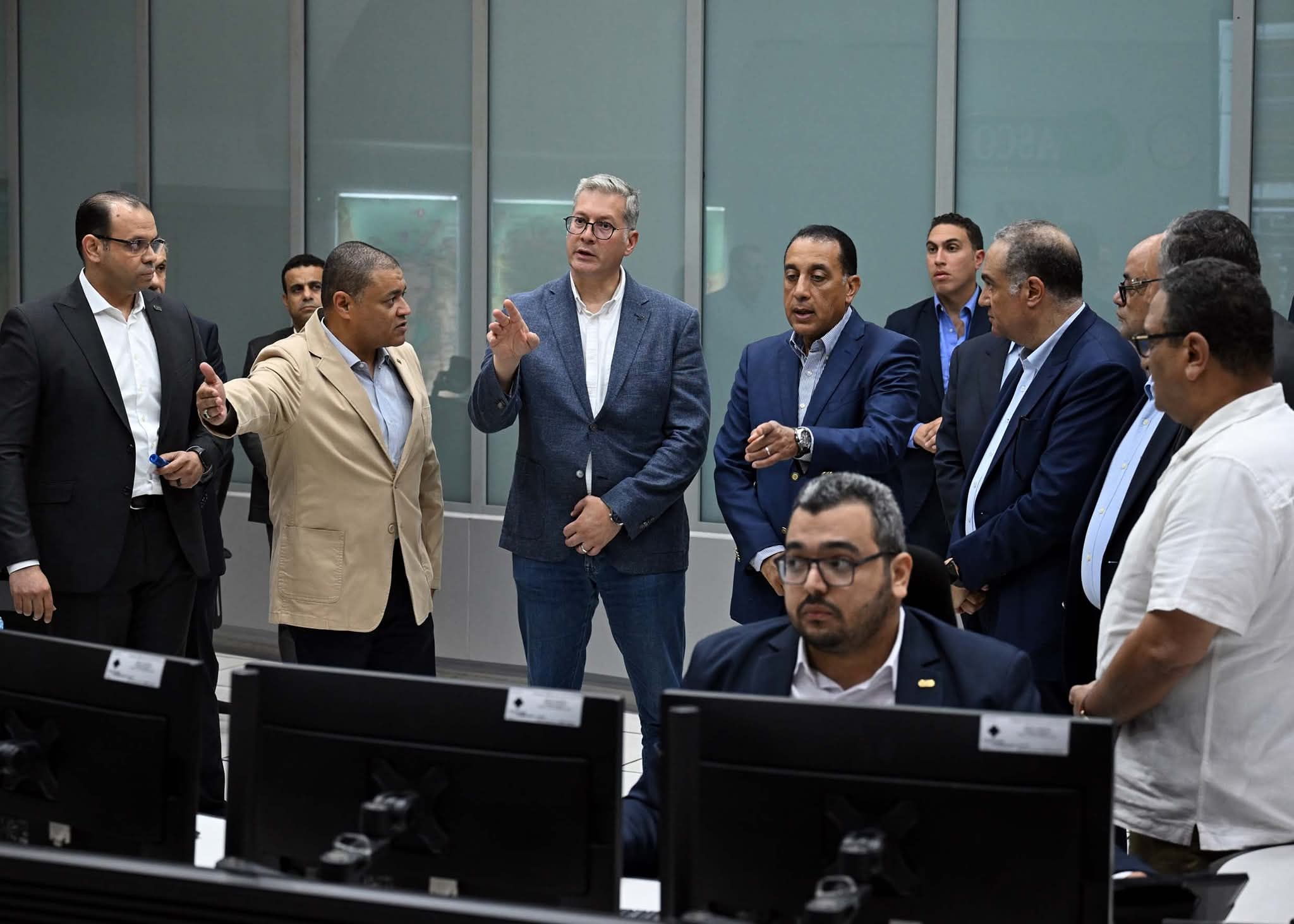 رئيس الوزراء يتابع من مركز التحكم جاهزية تأمين إمدادات الغاز 
