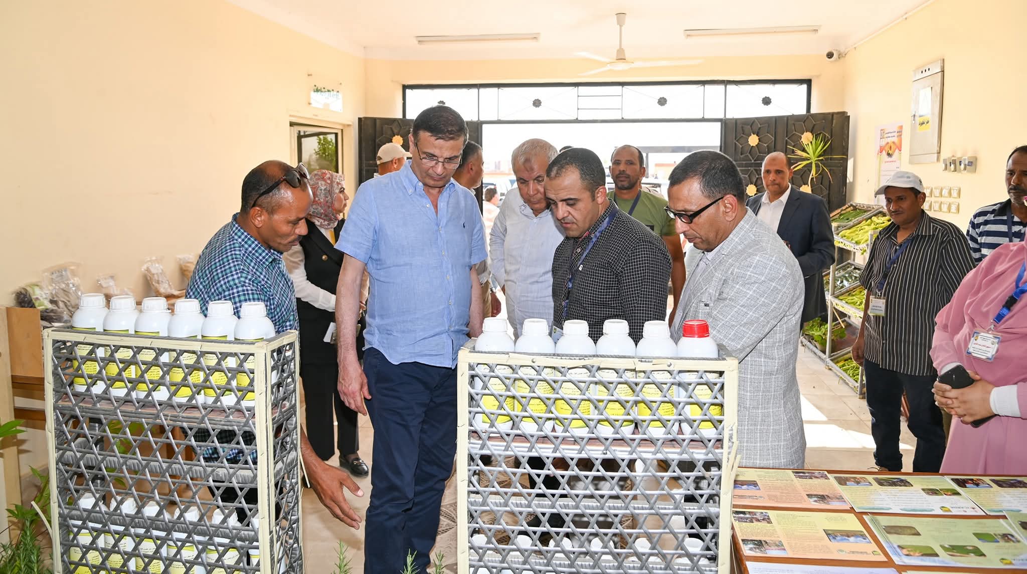 وزيرا الرى والزراعة يتفقدان المعمل المركزى للمياه الجوفية بالوادى الجديد 