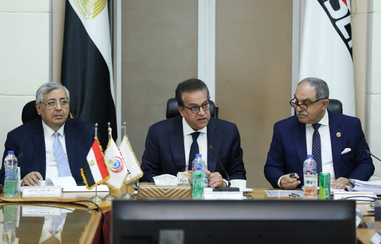 وزير الصحة يترأس اجتماعى الجمعية العامة لشركة «ڤاكسيرا»