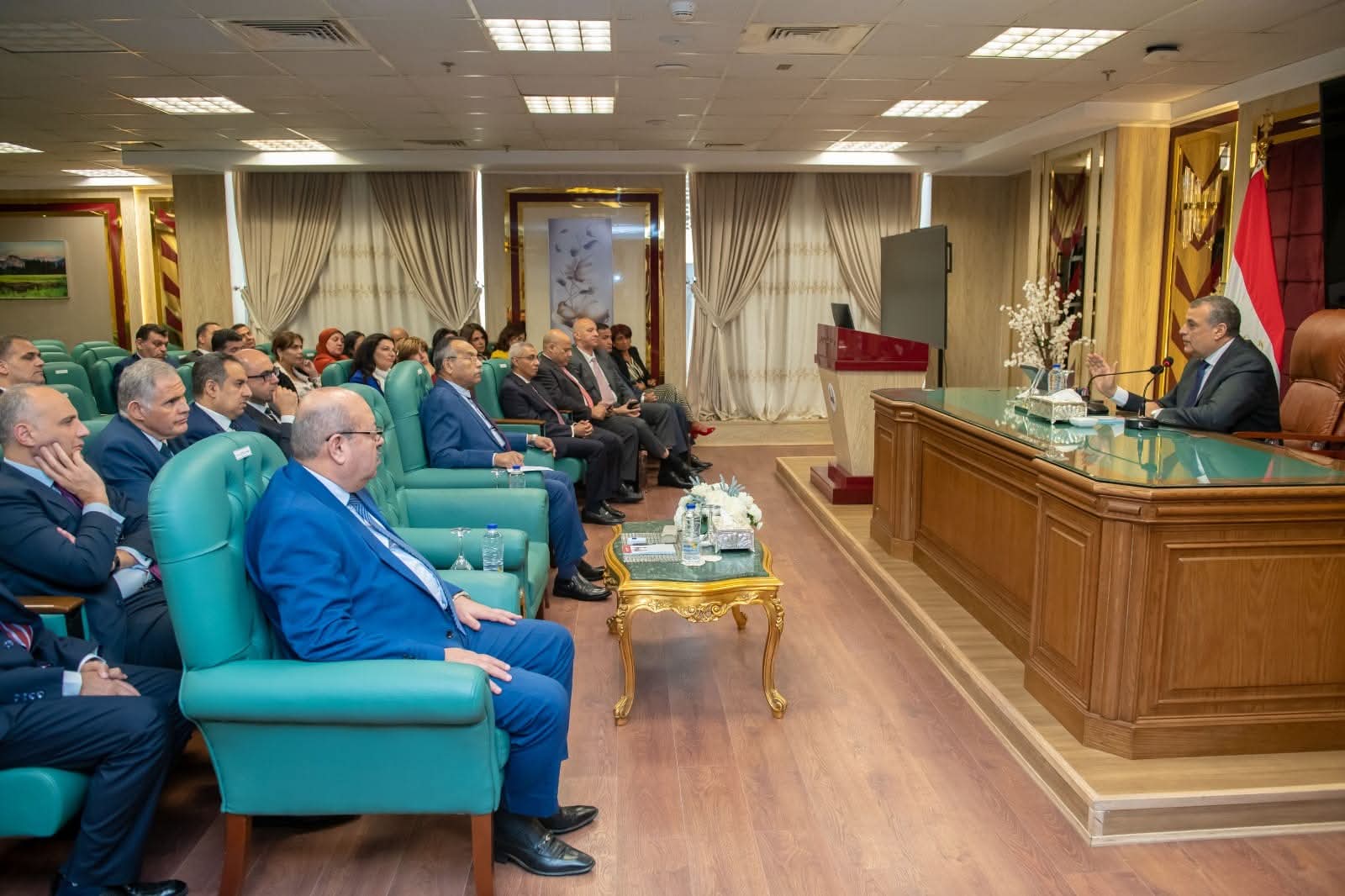 وزيرالإنتاج الحربى يلتقي رؤساء البعثات الدبلوماسية والقنصلية المصرية بالخارج