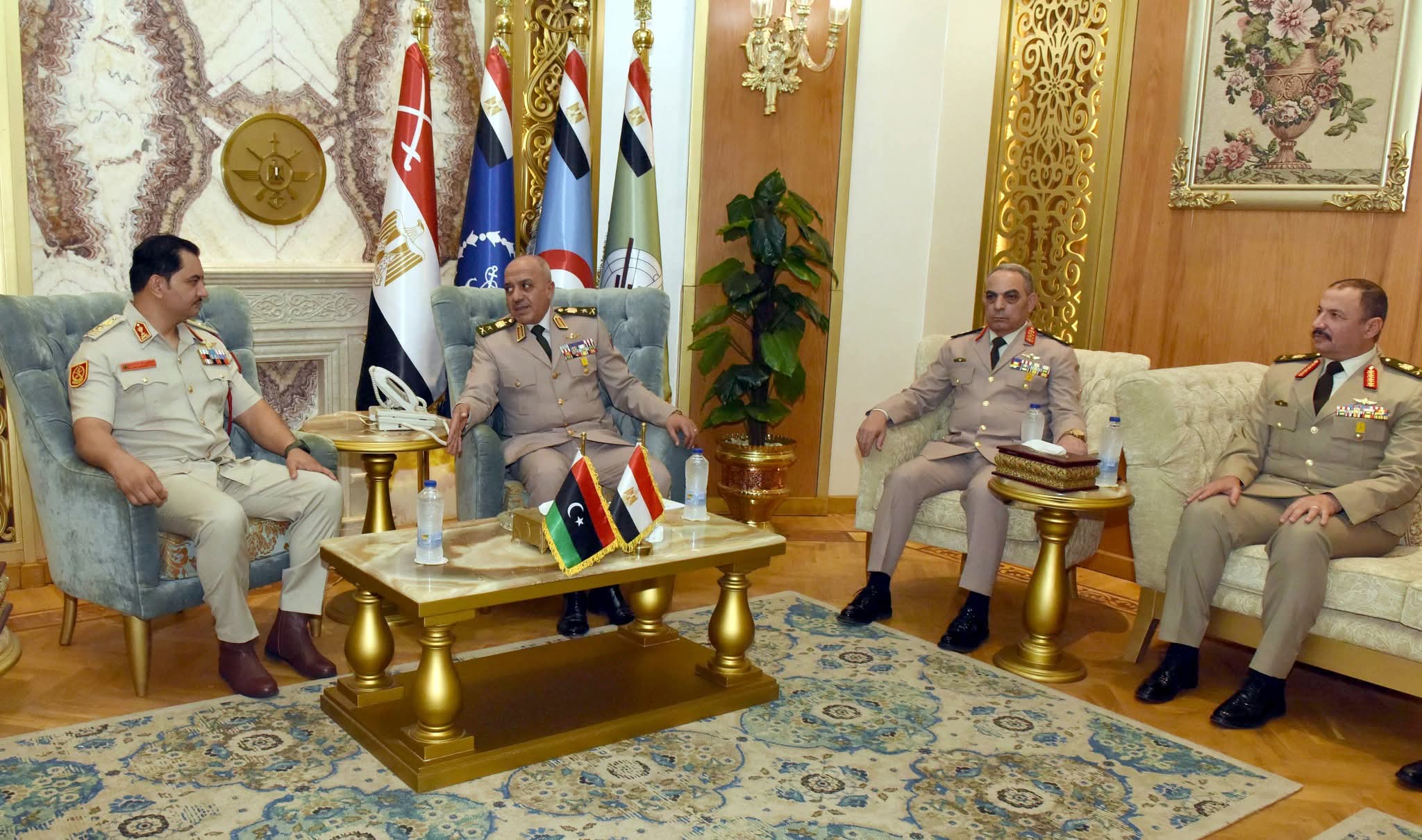 الفريق أحمد خليفة يلتقى رئيس أركان القوات البرية الليبى