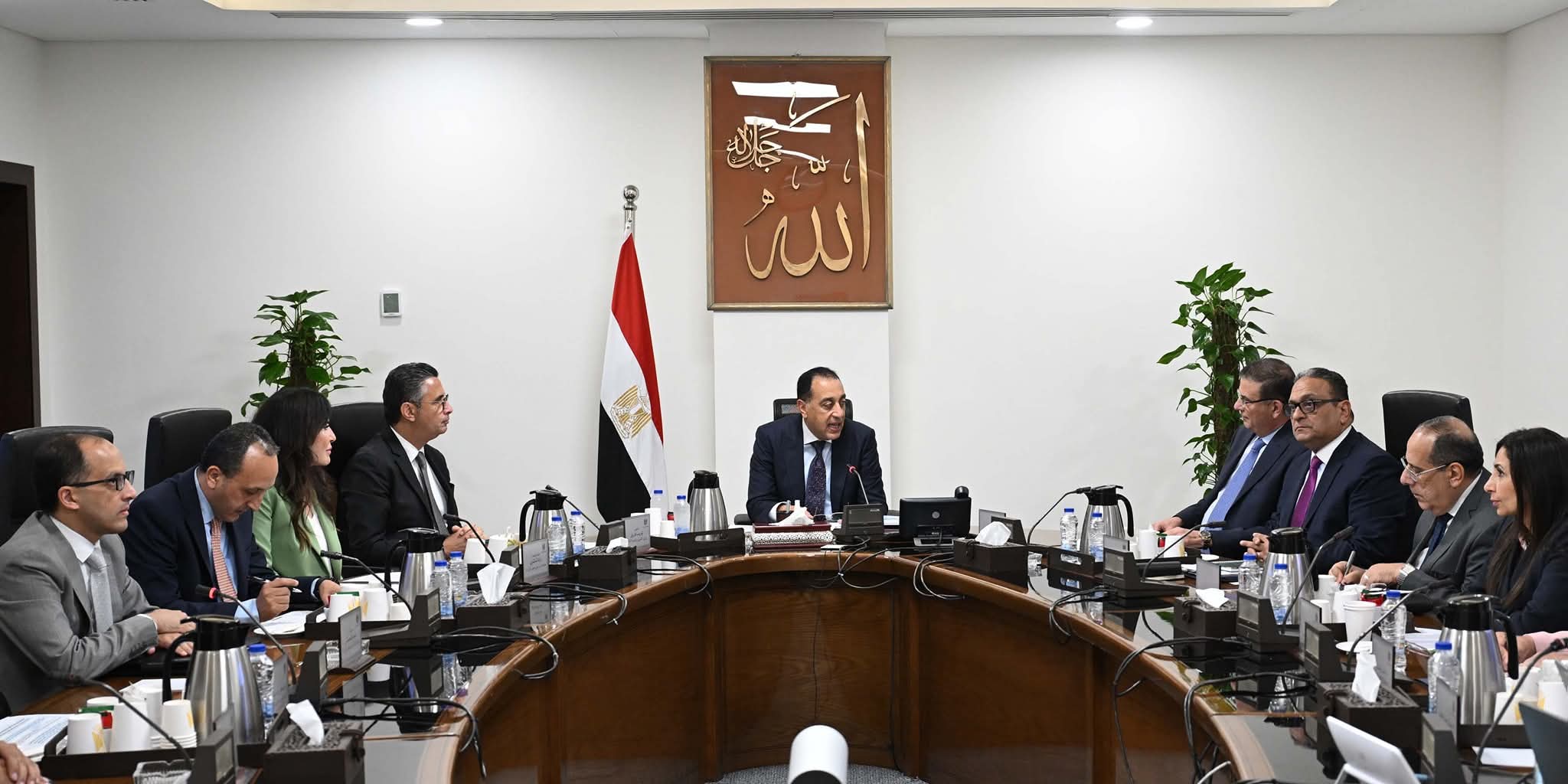 رئيس الوزراء يبحث فرص وتحديات صناعة السكر