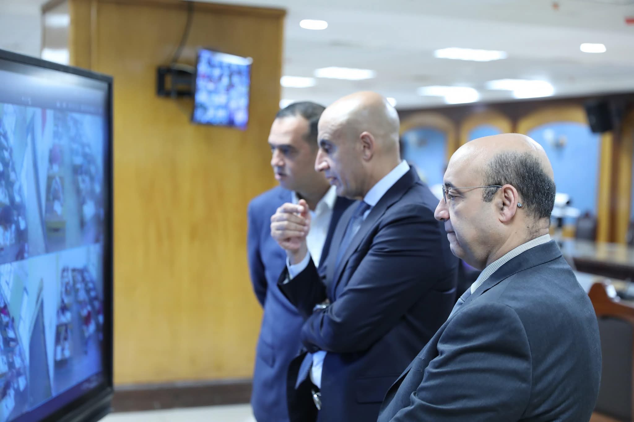 وزير التعليم تابع امتحانات فيزياء وتاريخ الثانوية  من غرفة العمليات المركزية