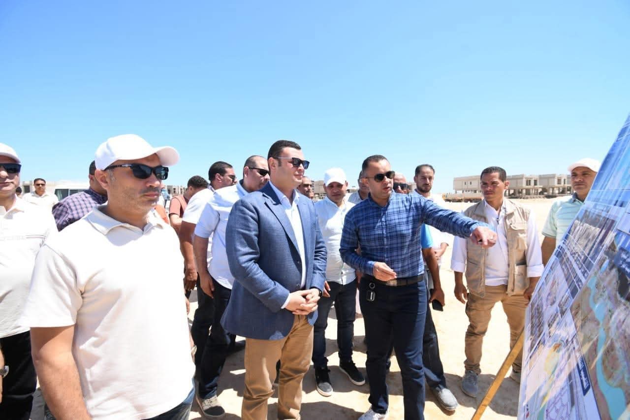 وزير الإسكان يتفقد مشروع بحيرات نيو مارينا بـ "مارينا الساحل الشمالى"