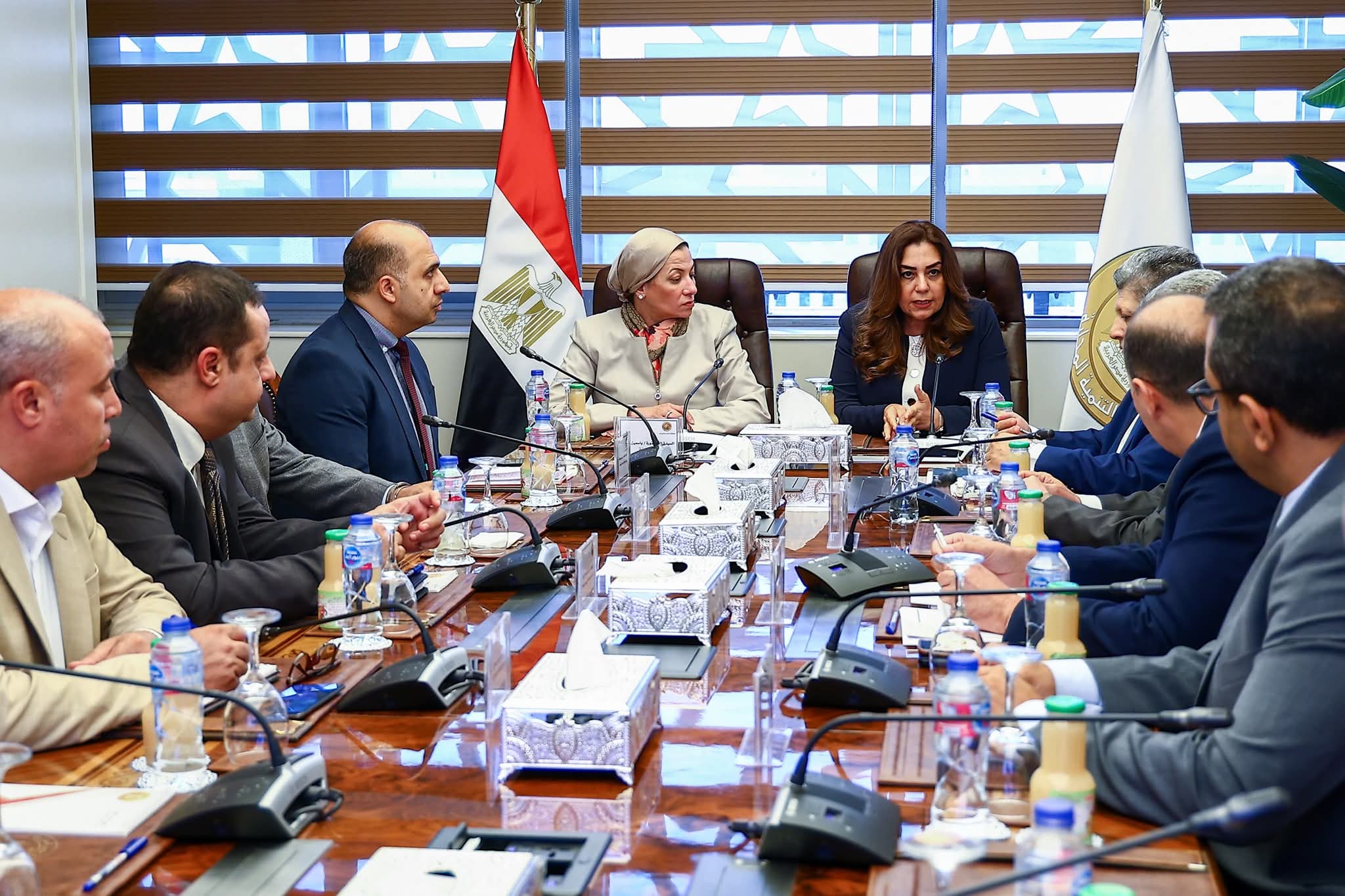وزيرتا البيئة والتنمية المحلية تبحثان مع مسئولى الكهرباء مراجعة وتدقيق متحصلات منظومة النظافة