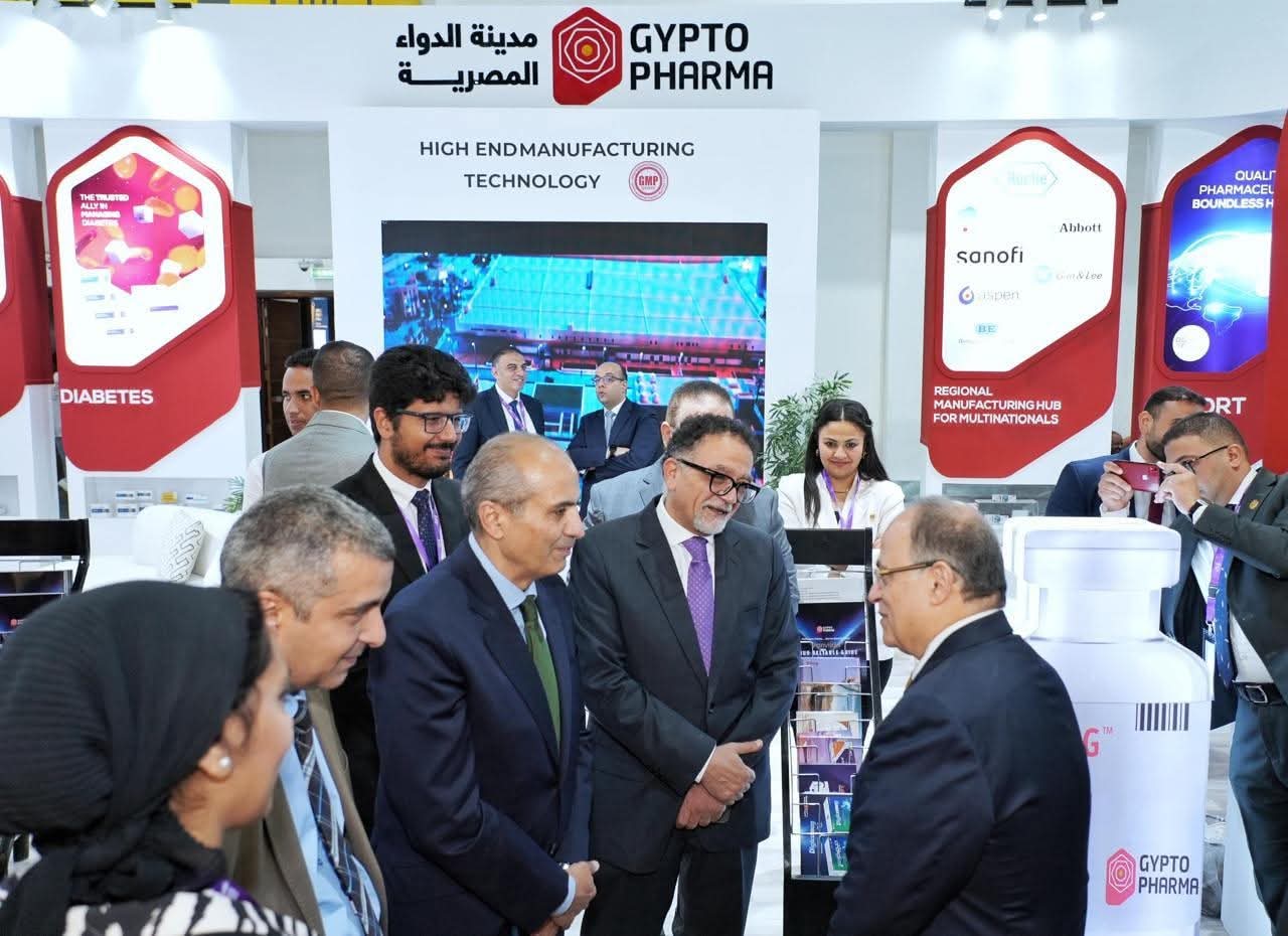 رئيس هيئة الدواء المصرية يتفقد جناح الهيئة بالمعرض الطبى الإفريقى 
