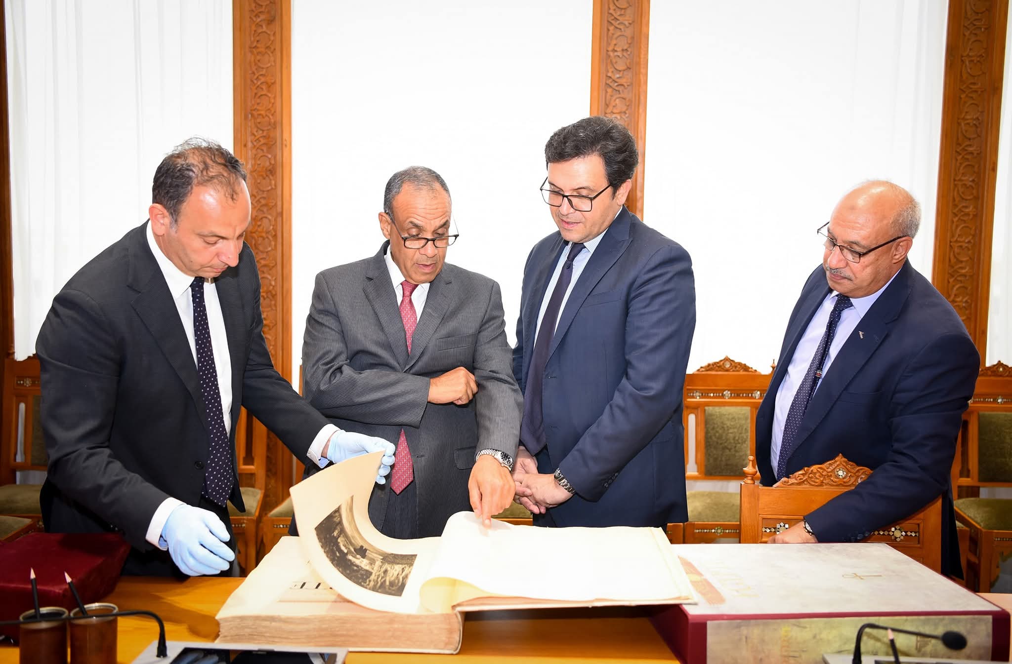 ترميم الوثائق والمعاهدات الدولية التي أبرمتها مصر مع الدول الأجنبية
