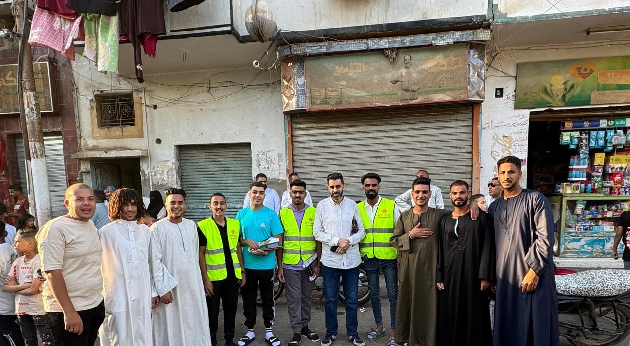 الشعب الجمهوري" بنجع حمادي يوزع هدايا عيد الأضحى على الأطفال