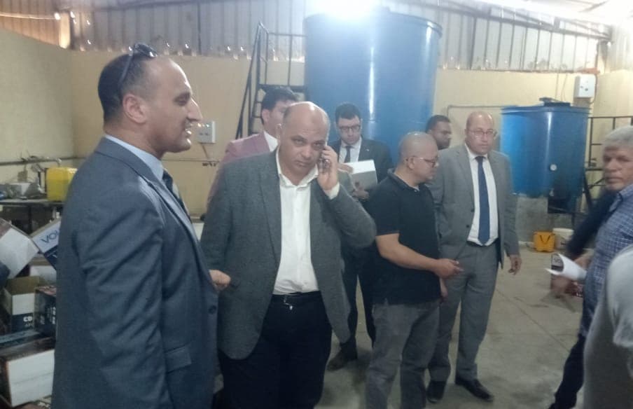 ضبط مصنع لإعادة تدوير زيوت السيارات المستعملة ببني سويف