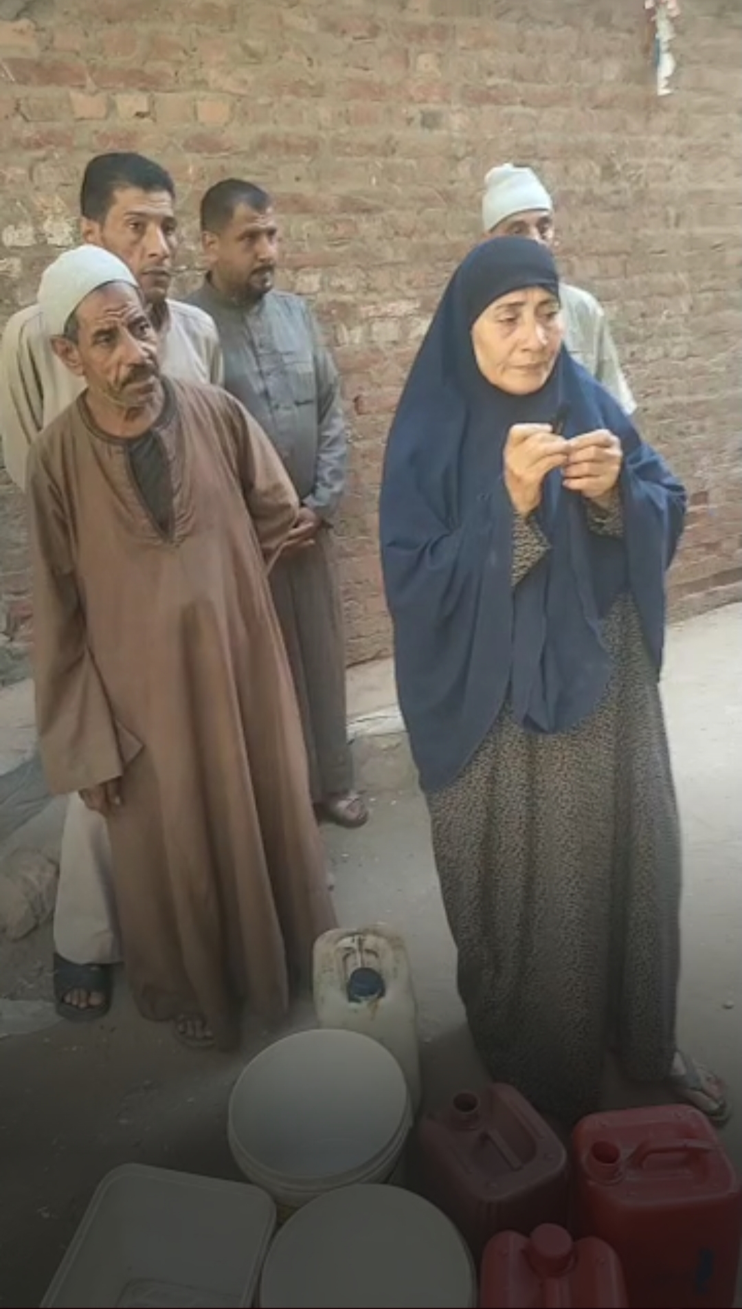أهالي قرية فيديمين بالفيوم يستغيثون بالمسؤولين مش عارفين نشرب ولا نعيش زي الناس