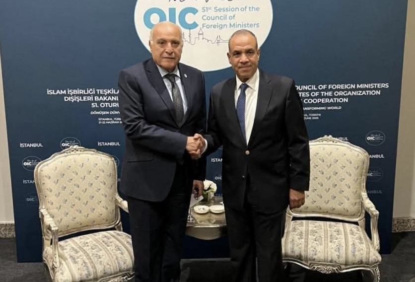 وزير الخارجية يبحث مع نظيره الجزائرى التطورات الإقليمية 