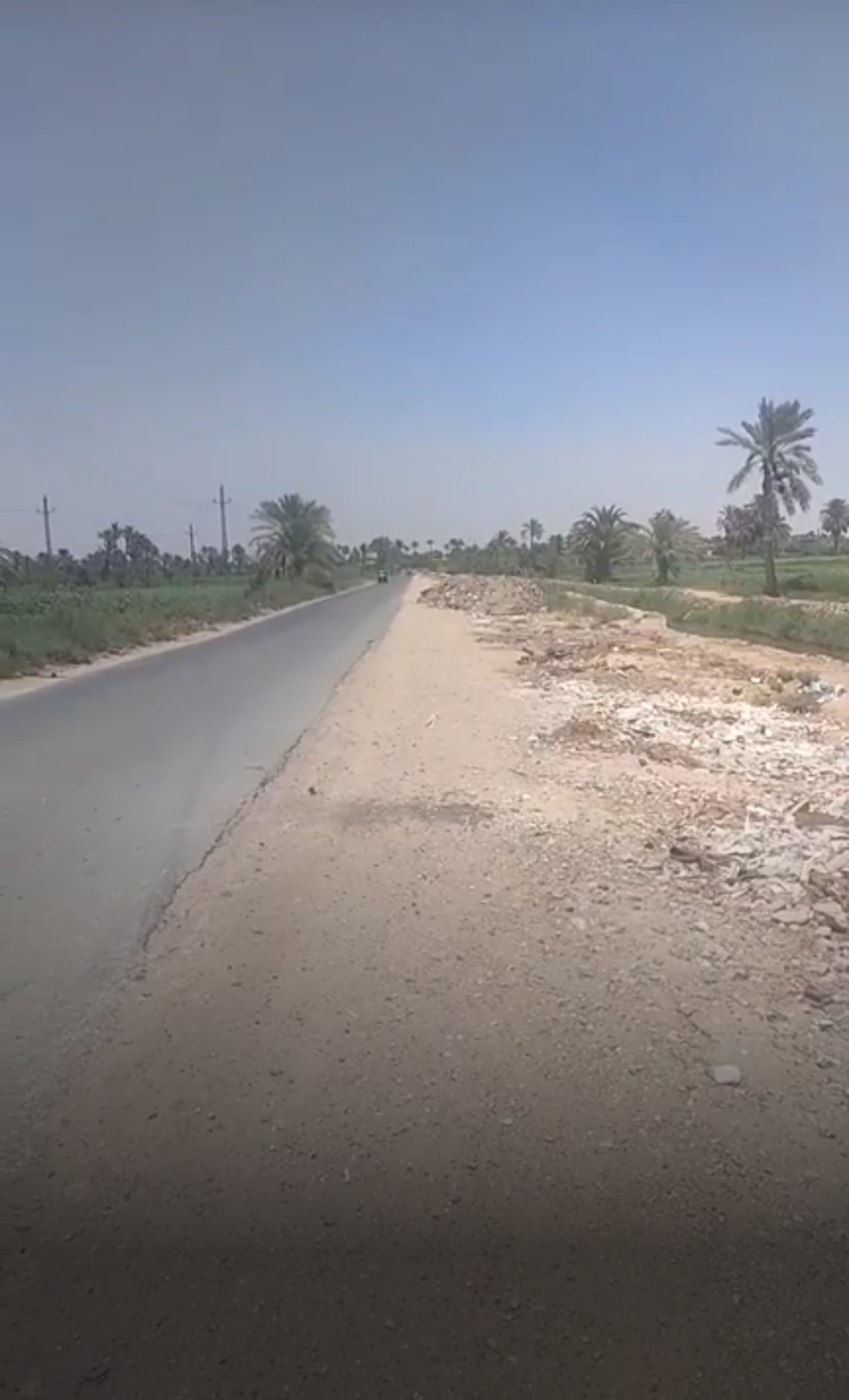 بعد حـ..ـادث الإقليمي بالمنوفية.. «طريق أصلان- السرب» بالفيوم يُنذر بمأسـ..ـاة جديدة