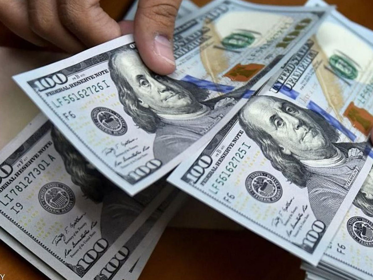 الدولار يتراجع .. مع تقييم المتداولين لتوقعات الرسوم الجمركية