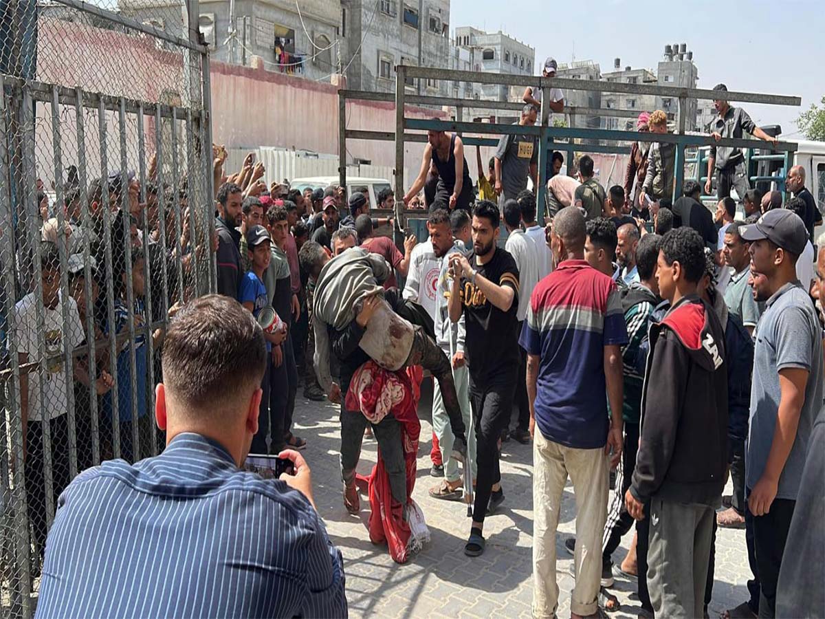 عشرات الشهداء والجرحى .. في مجزرة جديدة للاحتلال بحق منتظري المساعدات في غزة