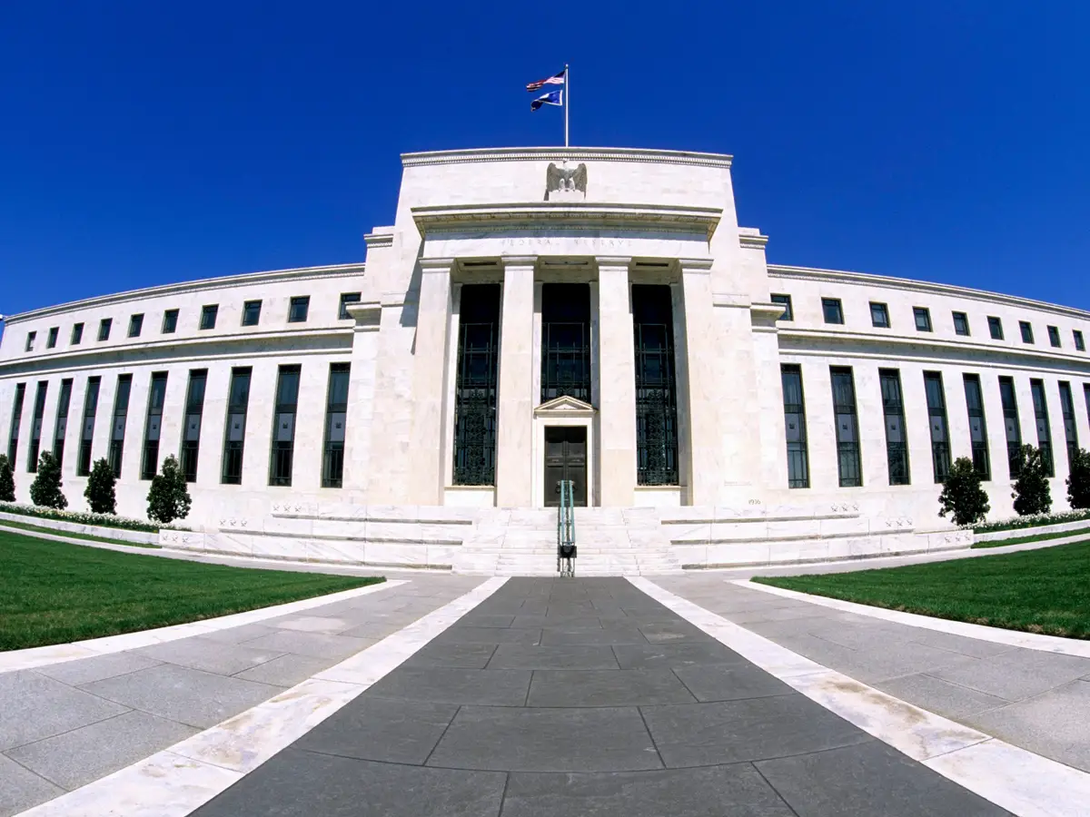 لماذا أبقى مجلس الاحتياطي الفيدرالي الأمريكي .. سعر الفائدة دون تغيير