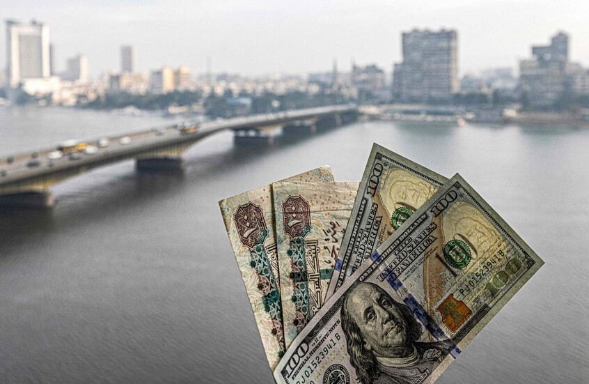 الدولار يتراجع أمام الجنيه