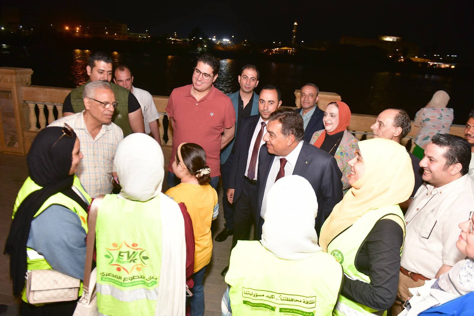 محافظ الدقهلية يشارك فى حملة التوعية "نظافة محافظتنا..أكيد مسئوليتنا"