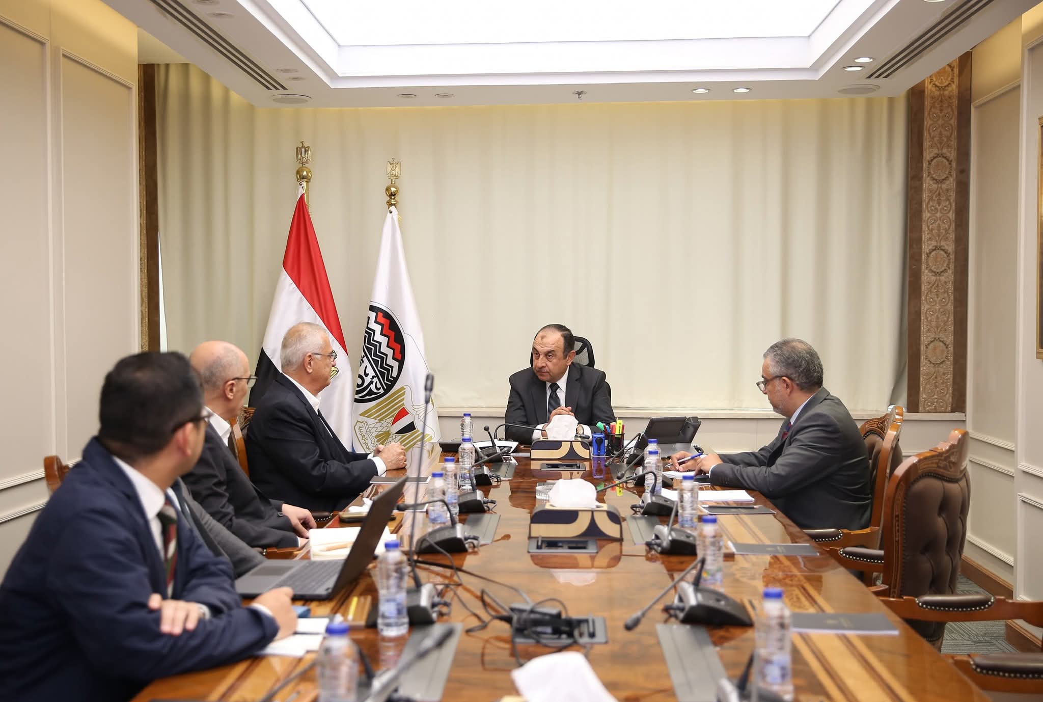 وزير قطاع الأعمال يبحث مع وفد شركة "GS E&C" الكورية فرص التعاون