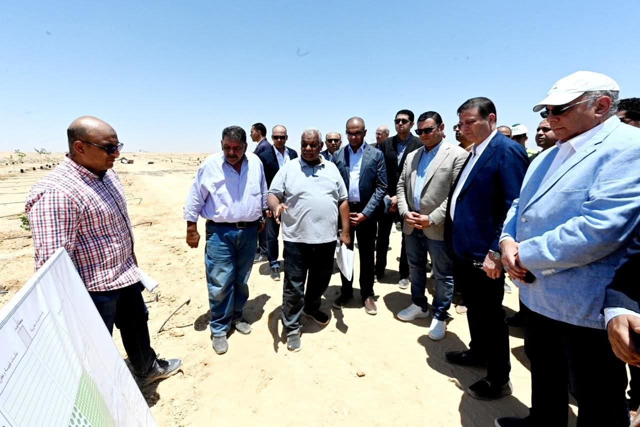 وزيرا الإسكان والزراعة يتفقدان محطة التجارب البحثية لتحلية مياه البحر
