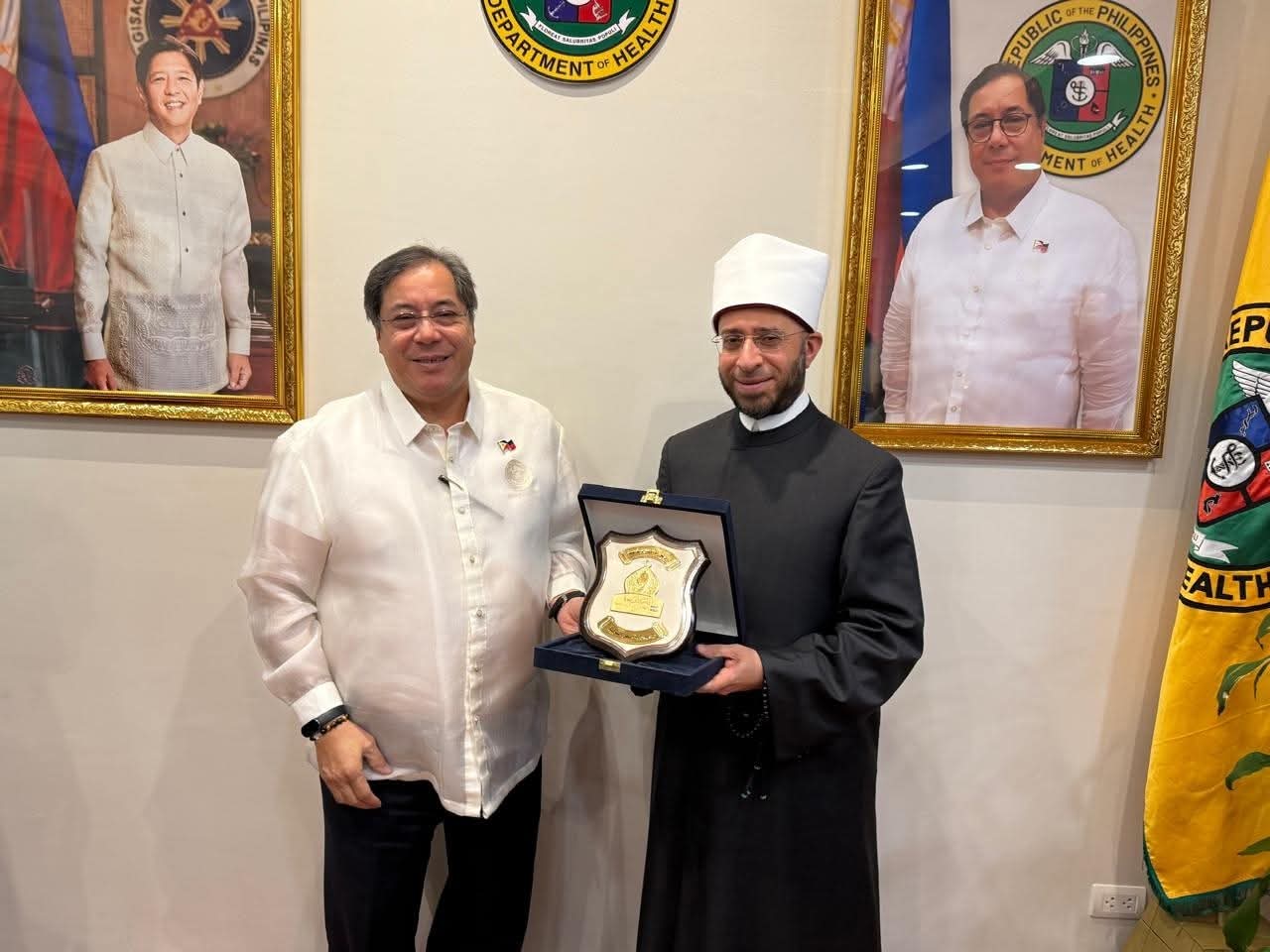 وزير الأوقاف يبحث مع وزير الصحة الفلبينى التعاون فى مجال التمريض والدواء