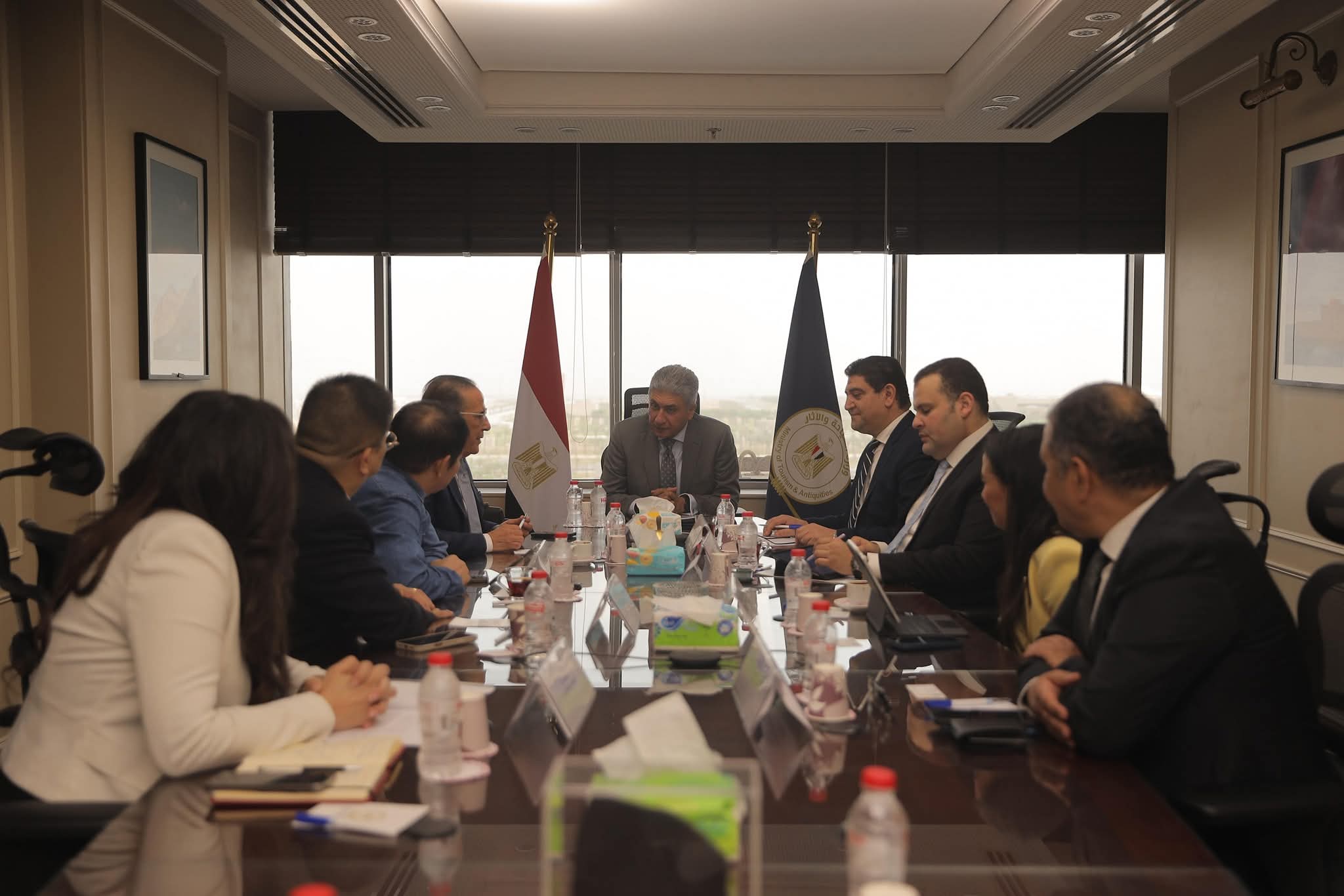 وزير السياحة والآثار يبحث مع شركة صينية تطوير السياحة النيلية فى مصر - الخبر لايف