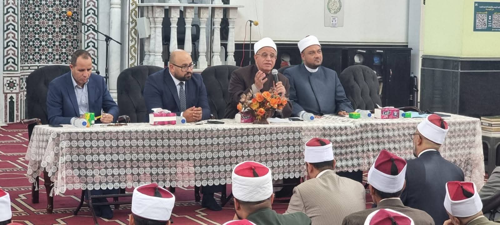 رئيس القطاع الدينى يبحث مع أئمة ودعاة السويس دعم الخطاب الدعوى