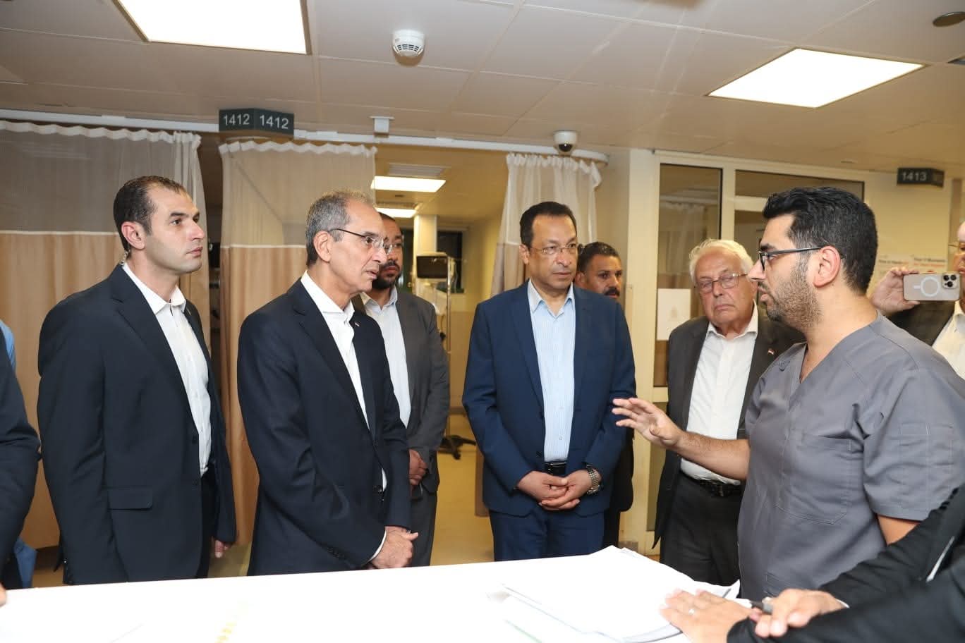 وزير الإتصالات يتفقد سنترال رمسيس ويزور المصابين.. ويؤكد: عودة الخدمات  بشكل تدريجى خلال 24 ساعة