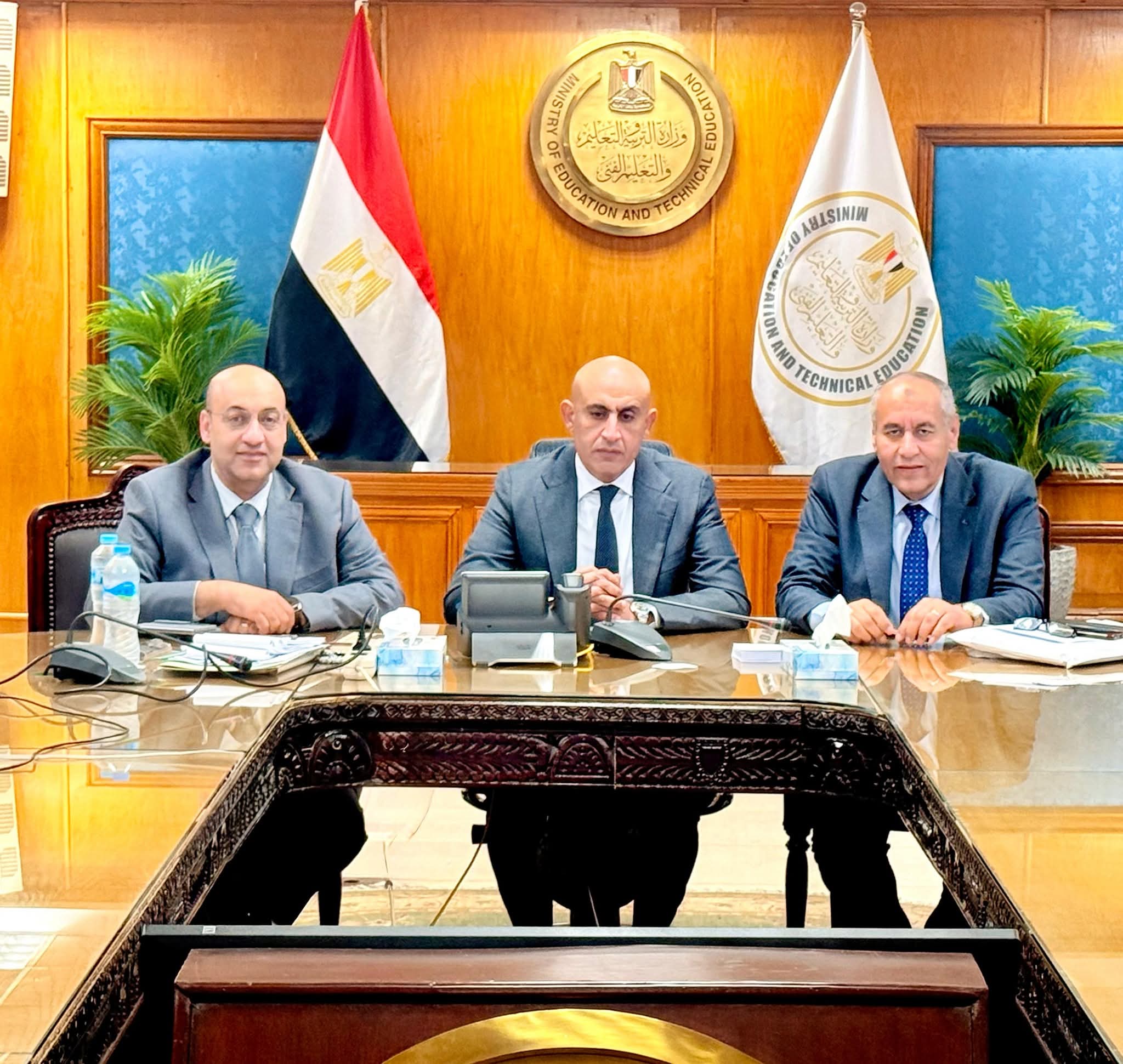 وزير التعليم بوجه بتنظيم توزيع كتيبات المفاهيم استعدادًا لامتحانات الخميس