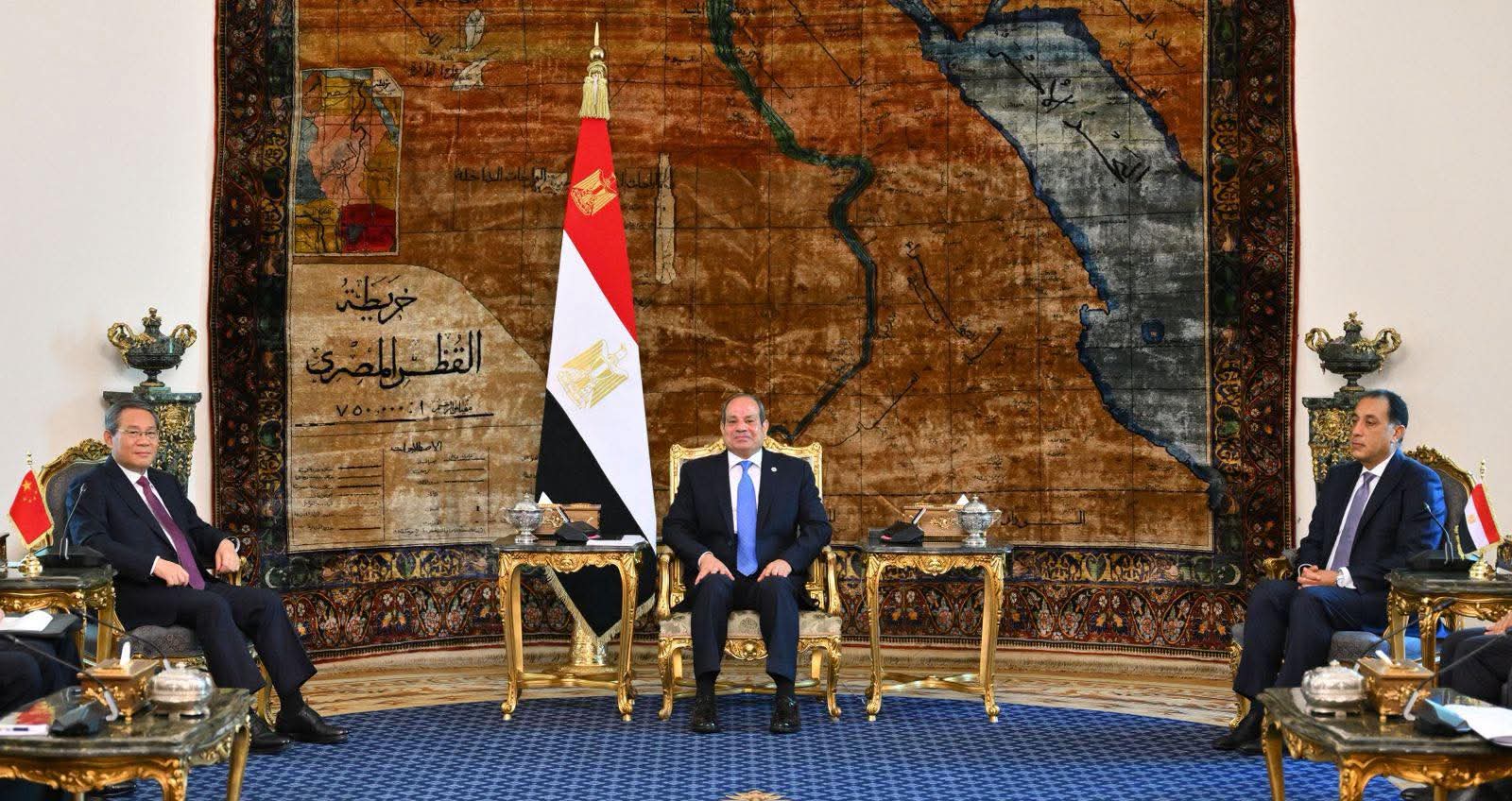 “لي تشيانج” :الرئيس السيسي  صديقاً عزيزاً للصين